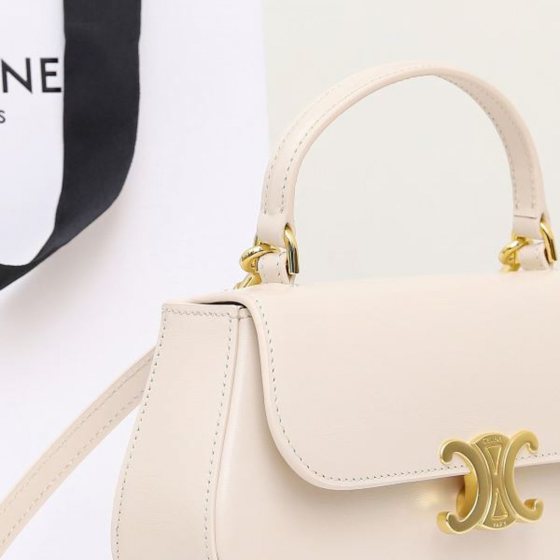 上品な雰囲気の セリーヌ コピー トートバッグ CELINE 限定感あるデザイン