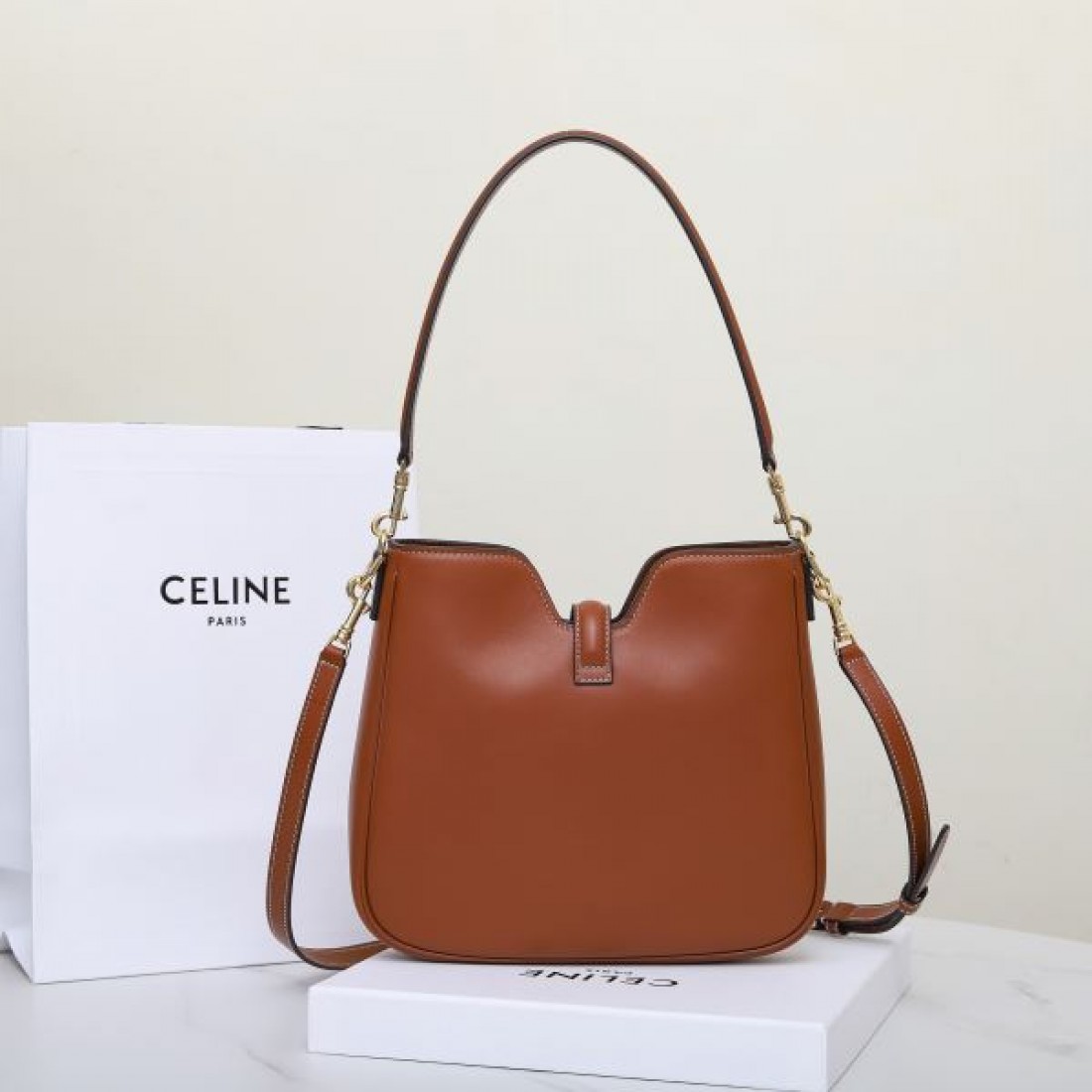 ラグジュアリーで魅力的な CELINE セリーヌ コピー トートバッグ エレガントさ漂う