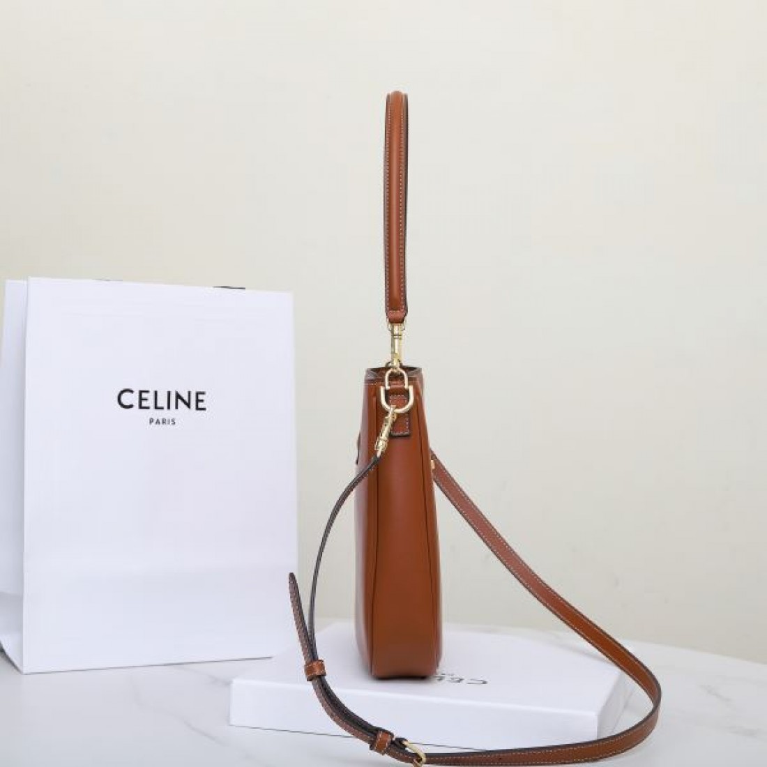 ラグジュアリーで魅力的な CELINE セリーヌ コピー トートバッグ エレガントさ漂う