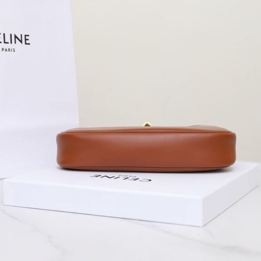 ラグジュアリーで魅力的な CELINE セリーヌ コピー トートバッグ エレガントさ漂う