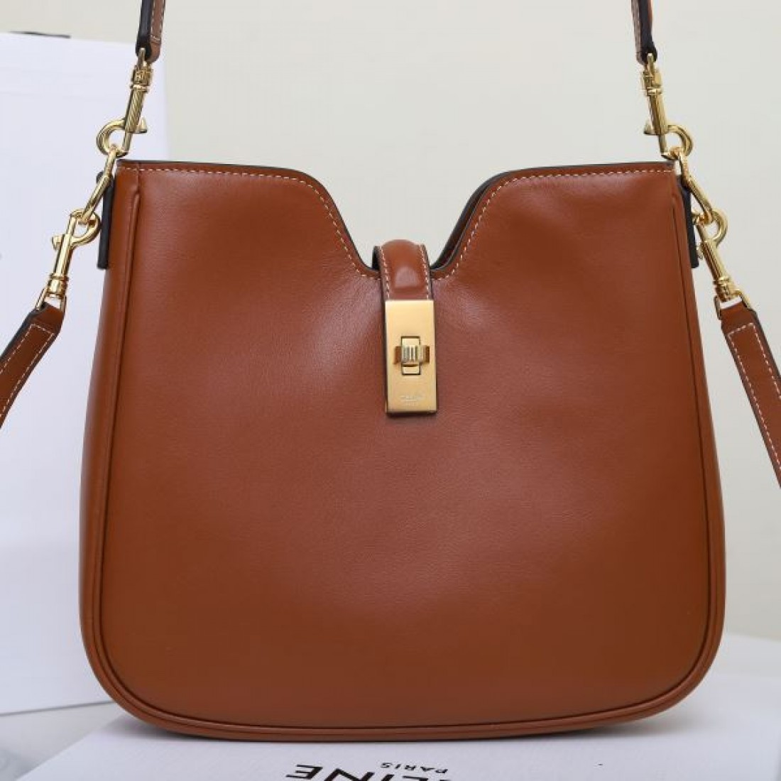 ラグジュアリーで魅力的な CELINE セリーヌ コピー トートバッグ エレガントさ漂う