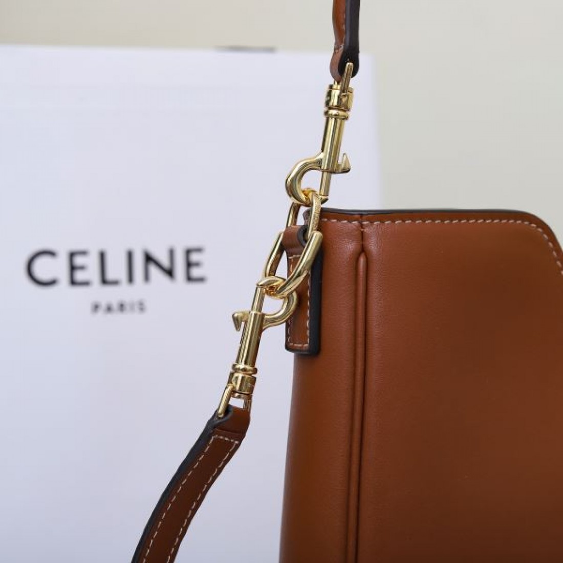 ラグジュアリーで魅力的な CELINE セリーヌ コピー トートバッグ エレガントさ漂う