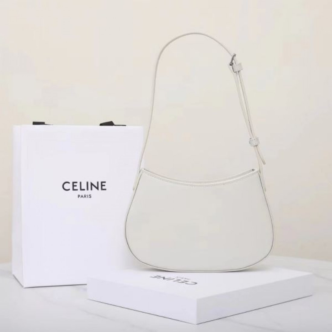 CELINE コピー トートバッグ セリーヌ 優雅で大人っぽい雰囲気を演出