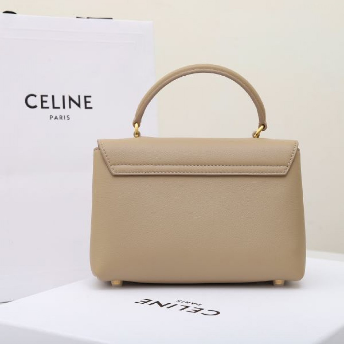 モダンでスタイリッシュな セリーヌ コピー トートバッグ CELINE 今季注目のデザイン