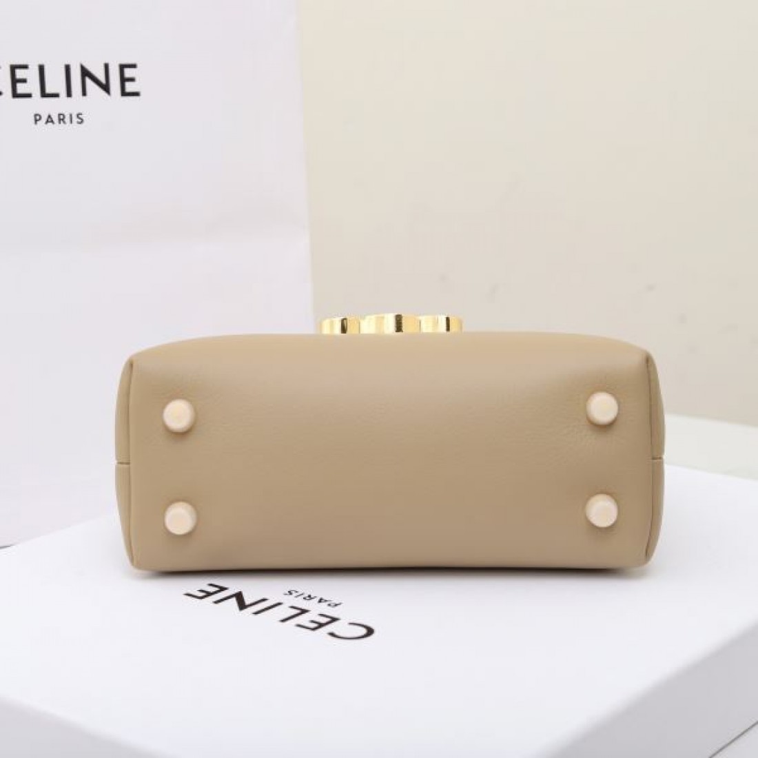 モダンでスタイリッシュな セリーヌ コピー トートバッグ CELINE 今季注目のデザイン