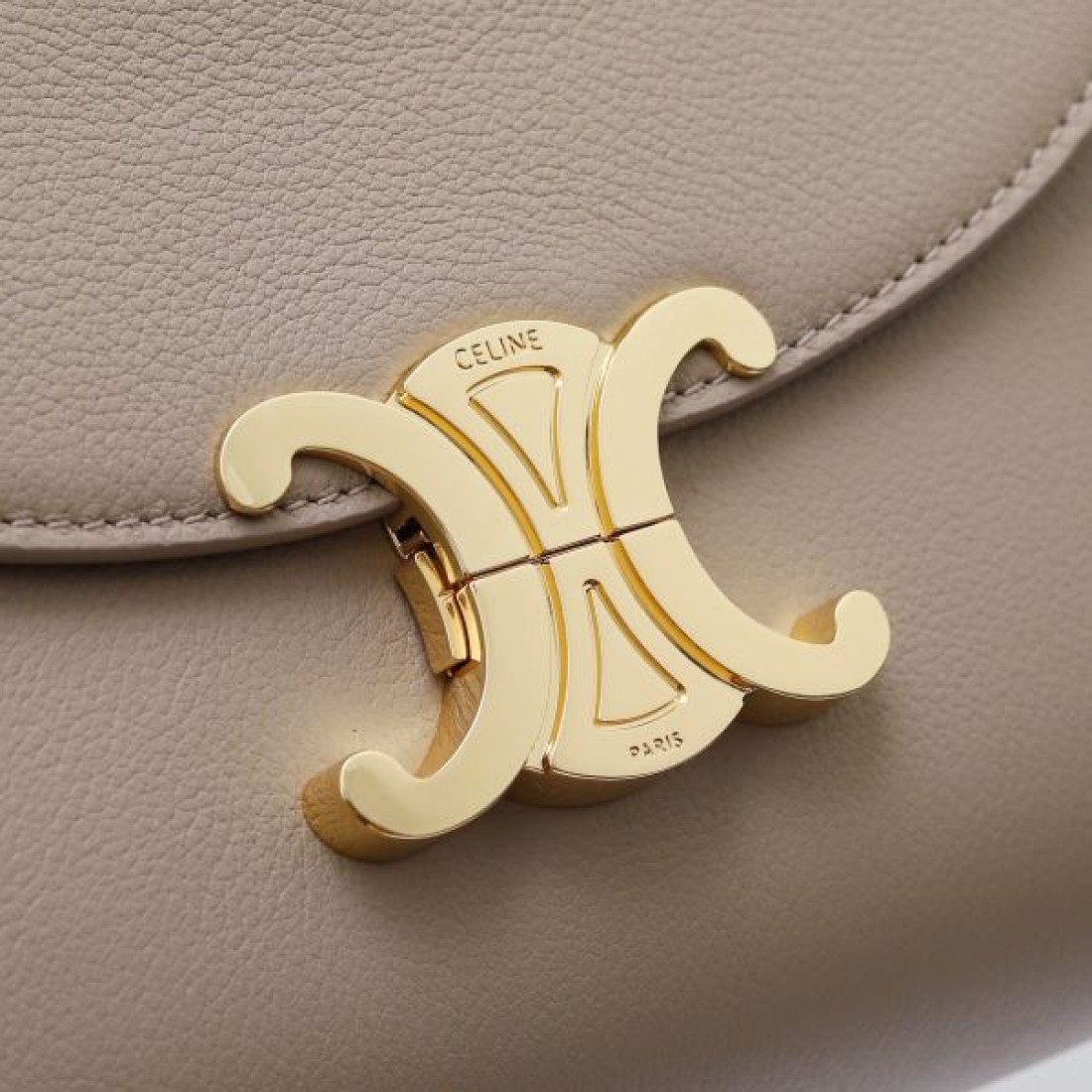 モダンでスタイリッシュな セリーヌ コピー トートバッグ CELINE 今季注目のデザイン
