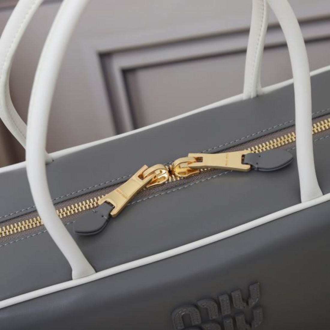 トレンド感あふれる ミュウミュウ スーパーコピー トートバッグ MIU MIU 華麗な雰囲気