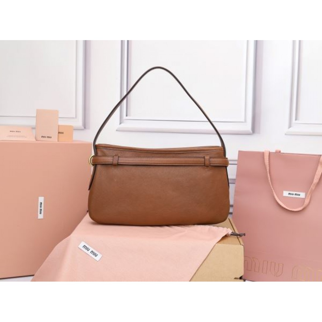 フェミニンで可愛らしい MIU MIU スーパーコピー トートバッグ ミュウミュウ