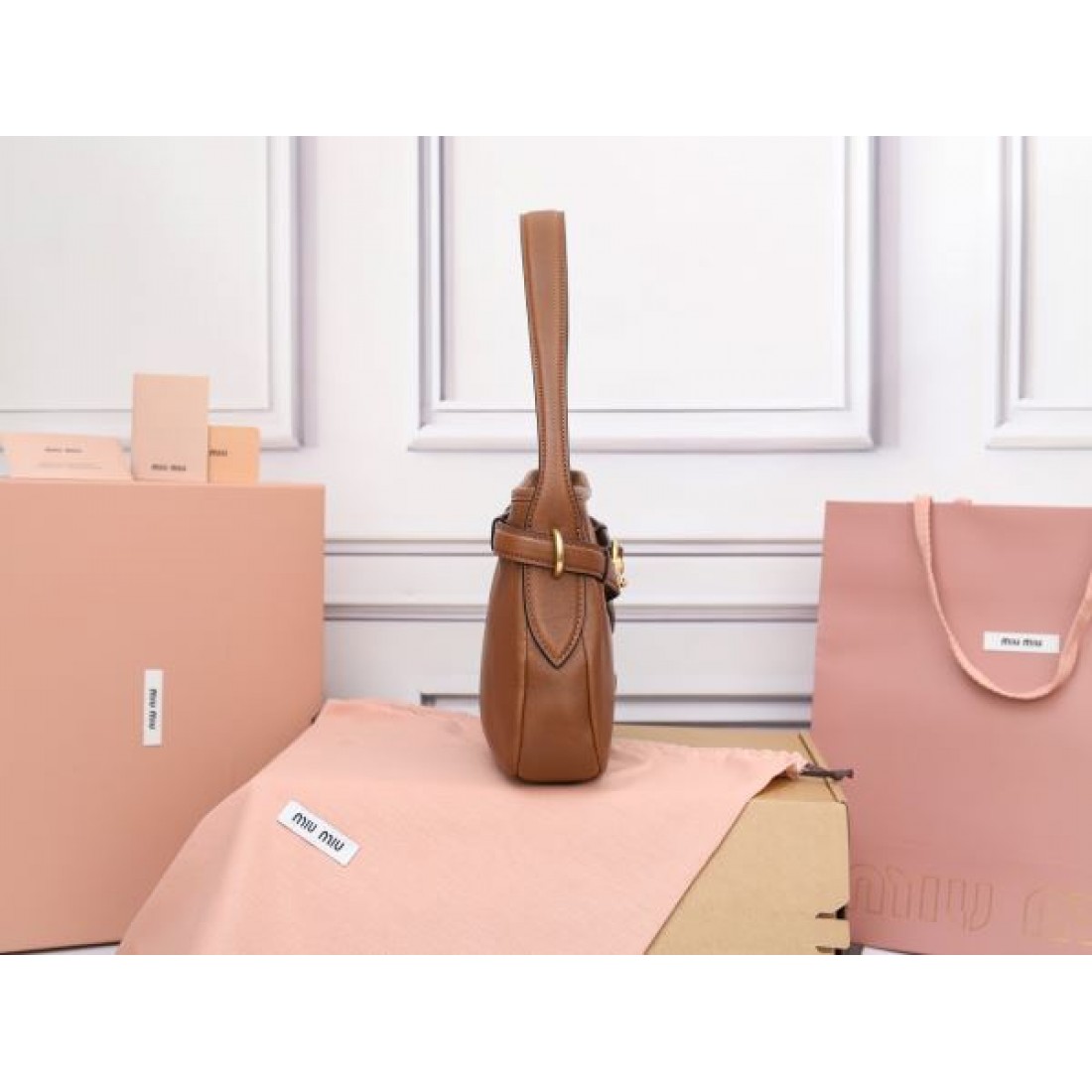 フェミニンで可愛らしい MIU MIU スーパーコピー トートバッグ ミュウミュウ