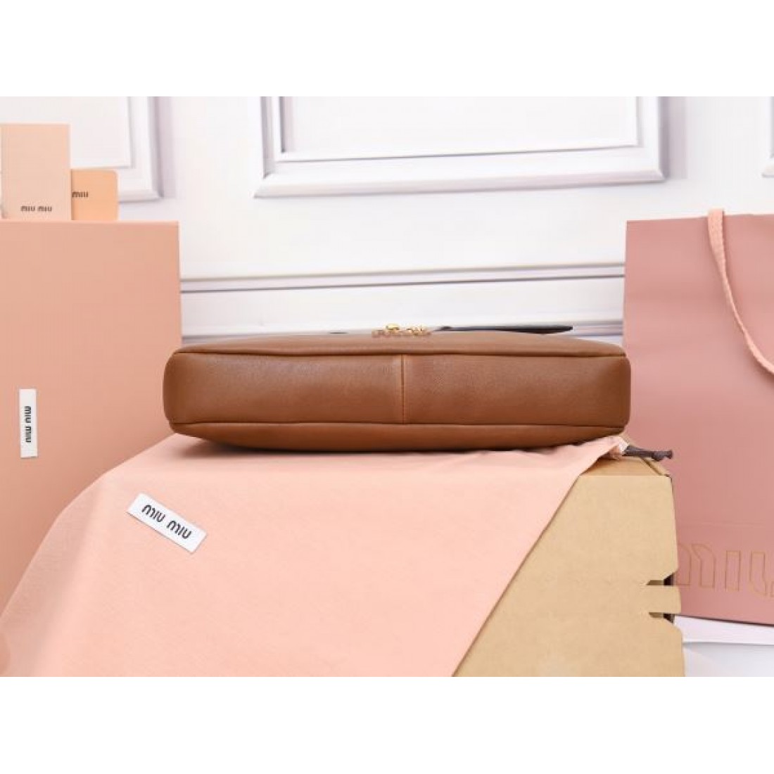 フェミニンで可愛らしい MIU MIU スーパーコピー トートバッグ ミュウミュウ