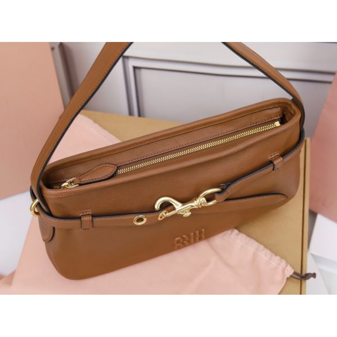 フェミニンで可愛らしい MIU MIU スーパーコピー トートバッグ ミュウミュウ