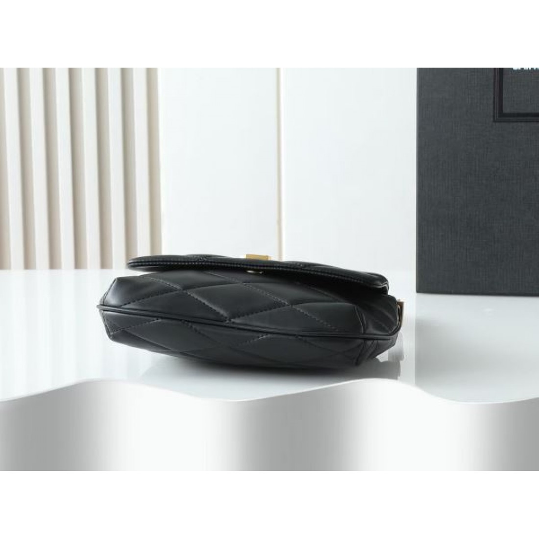 人気急上昇 YSL スーパーコピー トートバッグ イヴ サンローラン 華やかな印象