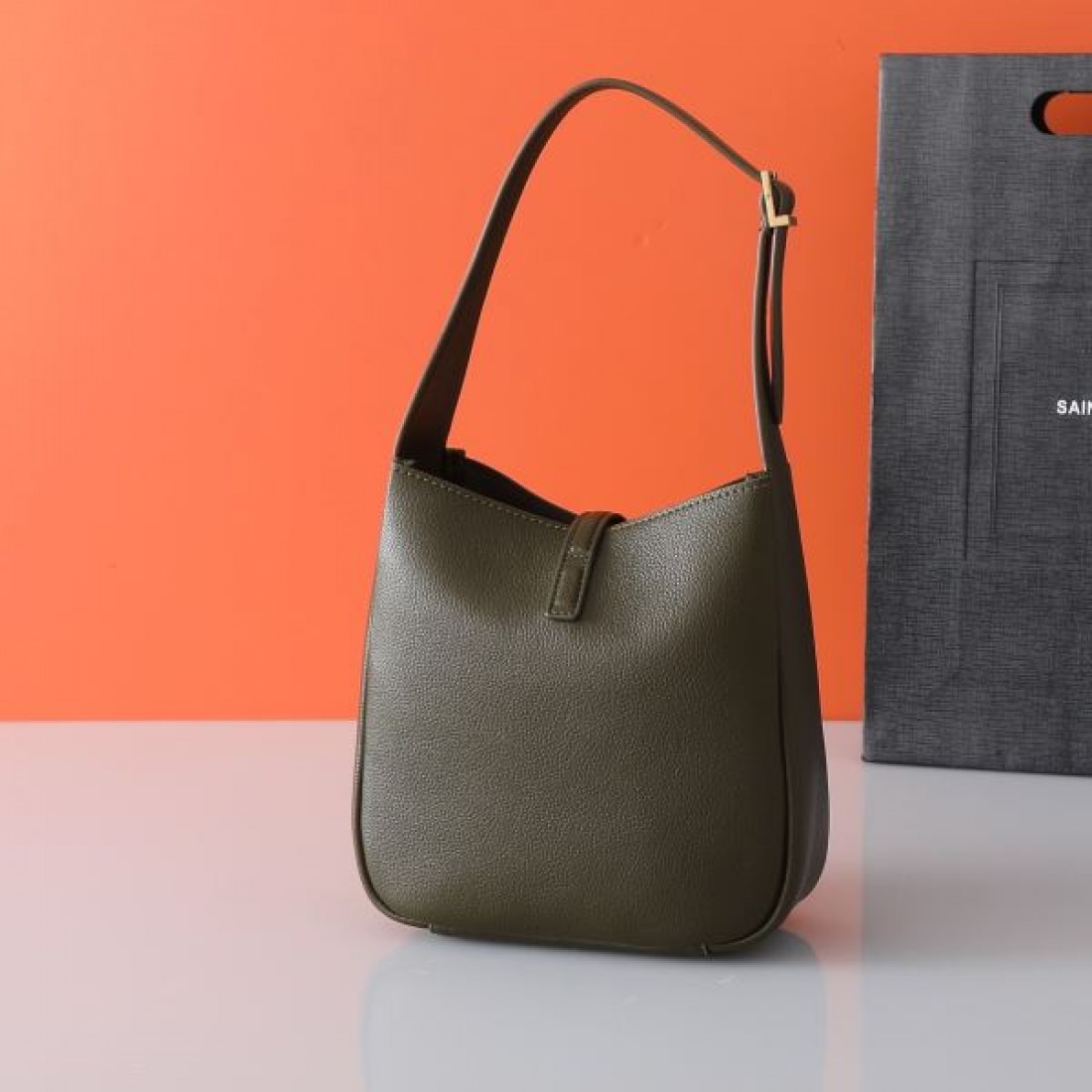 高級感ただよう YSL イヴ サンローラン スーパーコピー トートバッグ モダンな魅力