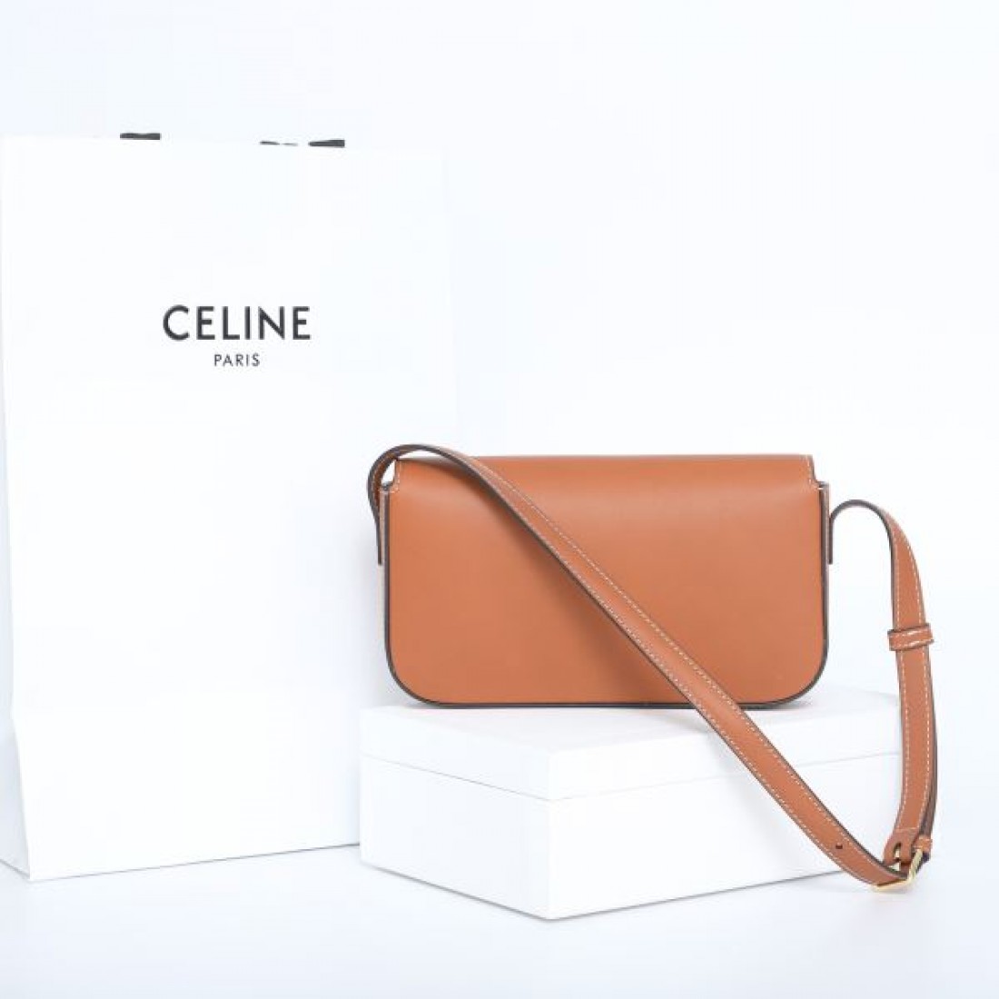 今季注目の CELINE セリーヌ コピー ショルダーバッグ 大人スタイルを演出