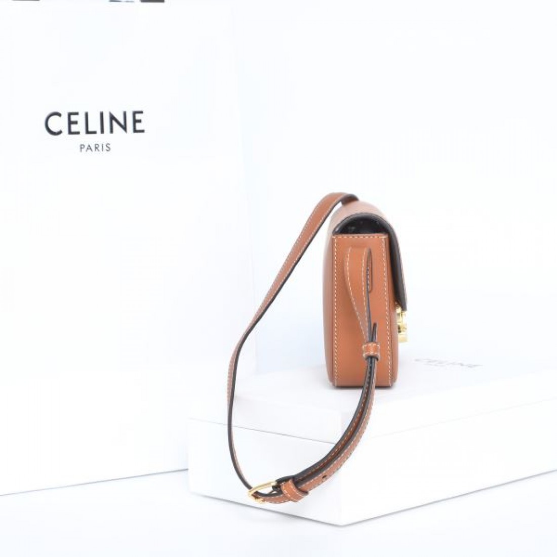 今季注目の CELINE セリーヌ コピー ショルダーバッグ 大人スタイルを演出