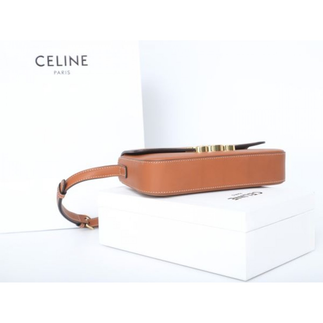 今季注目の CELINE セリーヌ コピー ショルダーバッグ 大人スタイルを演出