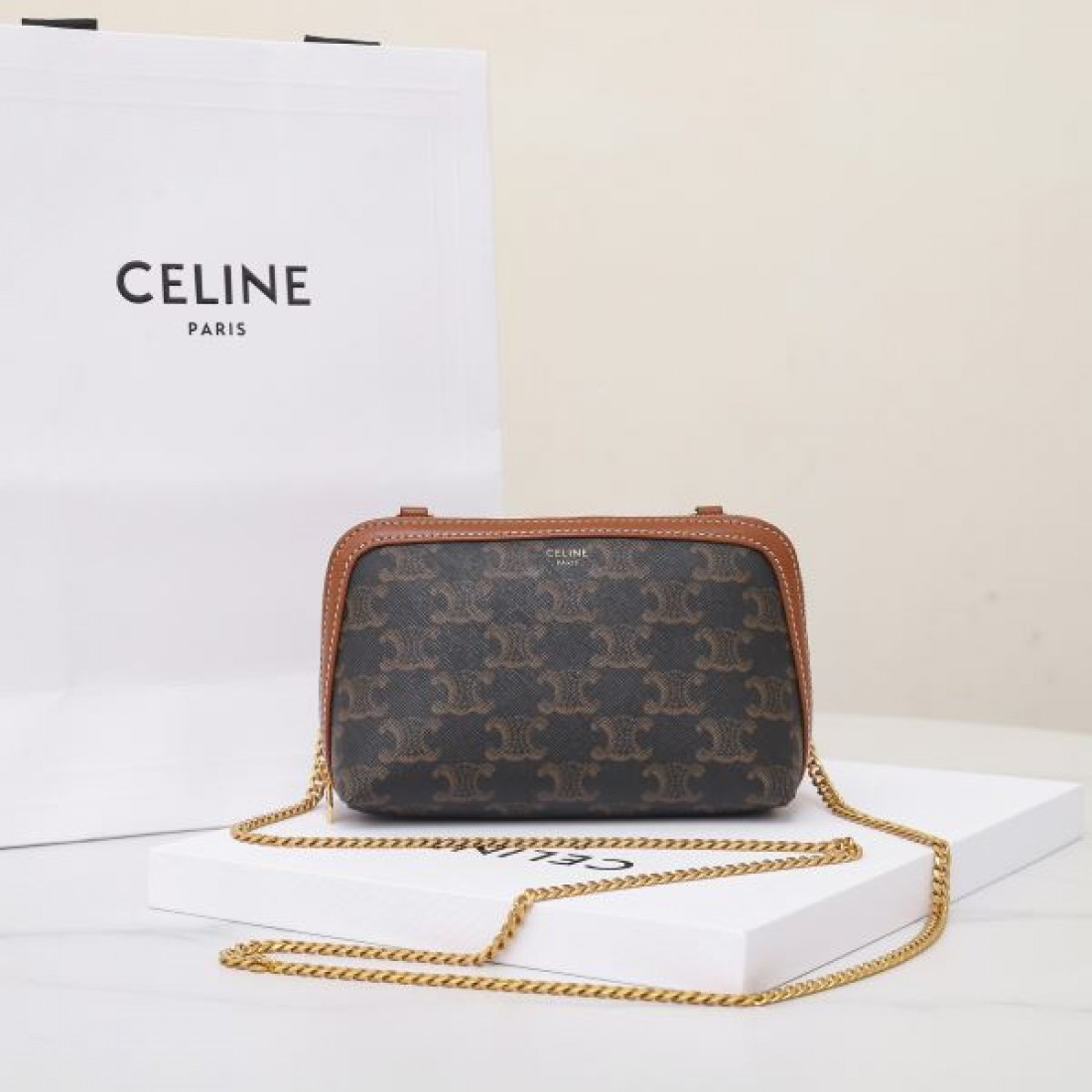 上質でエレガントな CELINE セリーヌ コピー ショルダーバッグ トレンド感満載