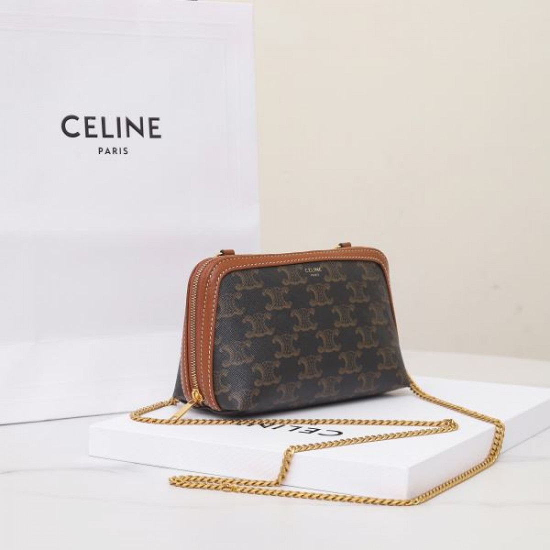上質でエレガントな CELINE セリーヌ コピー ショルダーバッグ トレンド感満載