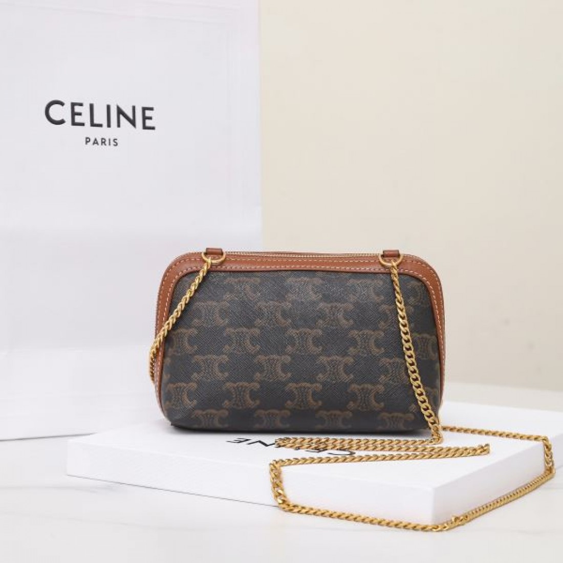 上質でエレガントな CELINE セリーヌ コピー ショルダーバッグ トレンド感満載