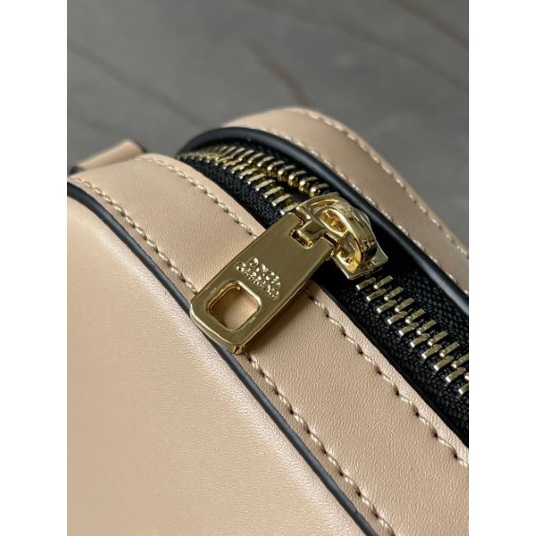DOLCE＆GABBANA ドルチェ＆ガッバーナ コピー ショルダーバッグ 魅惑的で華やかな印象