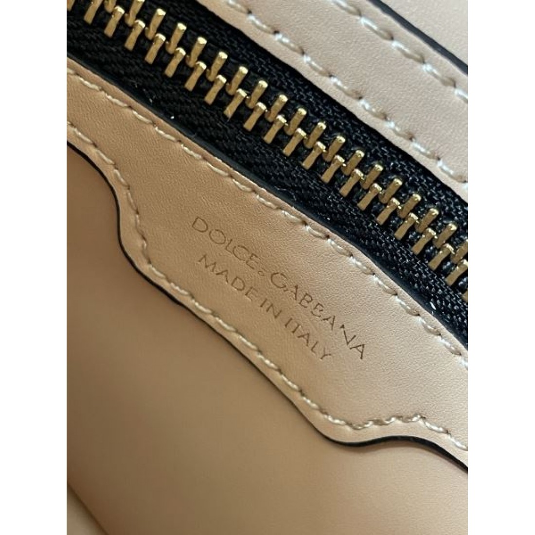 DOLCE＆GABBANA ドルチェ＆ガッバーナ コピー ショルダーバッグ 魅惑的で華やかな印象