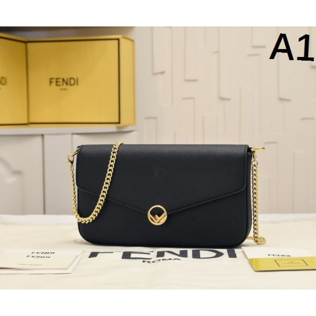 旬のスタイルにぴったり FENDI フェンデイ コピー ショルダーバッグ 上品でモダン