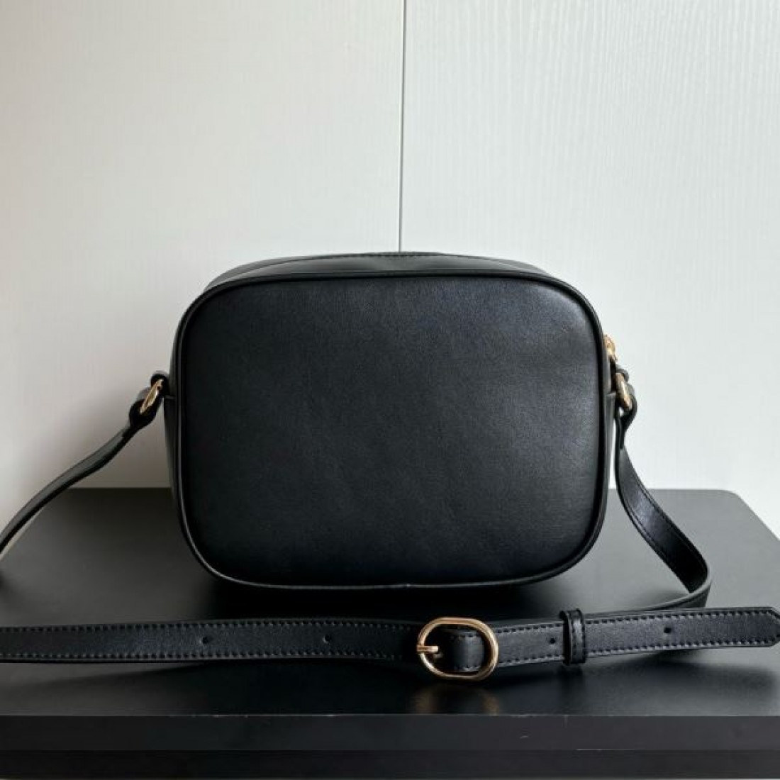 トレンド感抜群の GUCCI グッチ コピー ショルダーバッグ エレガントで軽やか