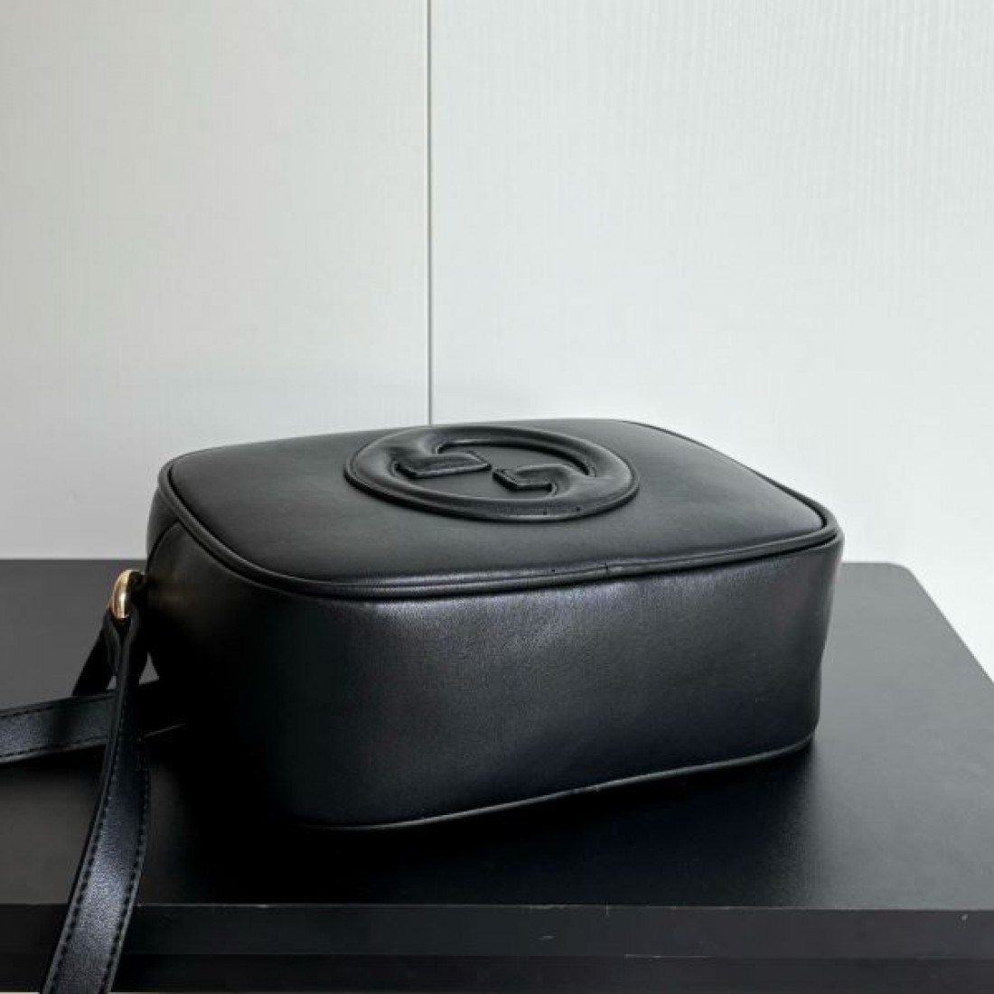 トレンド感抜群の GUCCI グッチ コピー ショルダーバッグ エレガントで軽やか