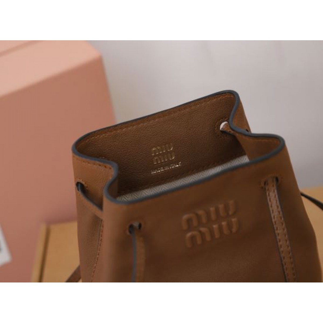 MIU MIU 洗練された ミュウミュウ コピー バックパック 華やかに
