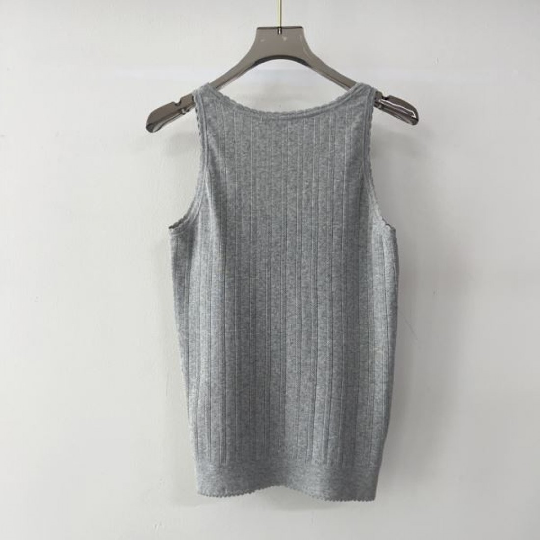 個性的でスタイリッシュな ミュウミュウ コピー 半袖 MIU MIU 今季注目の一枚