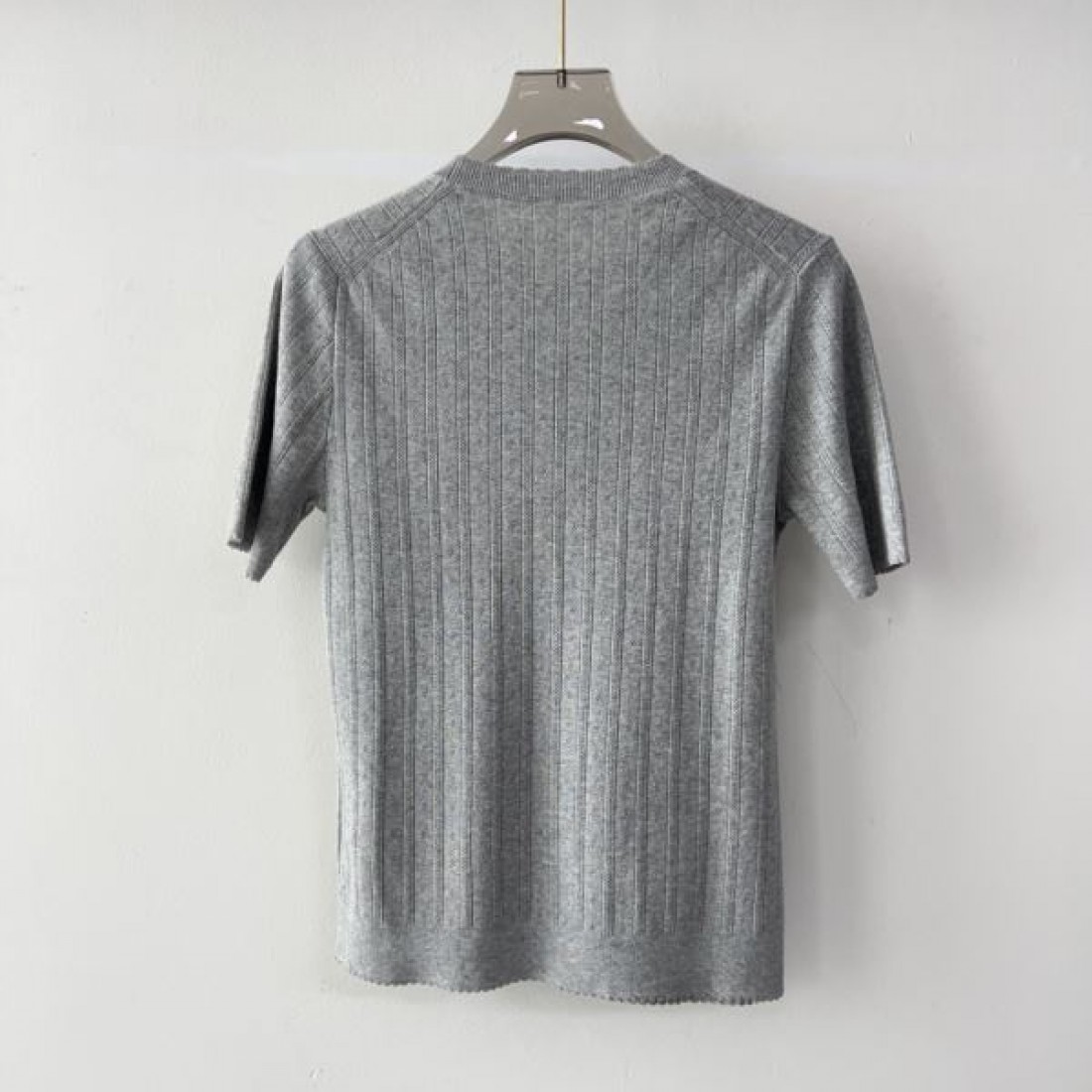 MIU MIU ミュウミュウ コピー 半袖 上品でモダンなデザインが魅力