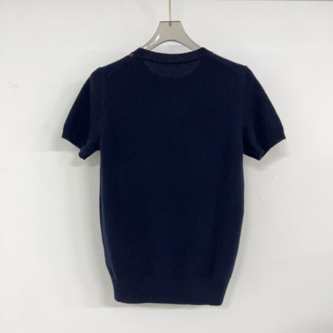  フェミニンで愛らしい MIU MIU ミュウミュウ コピー 半袖 華やかな雰囲気