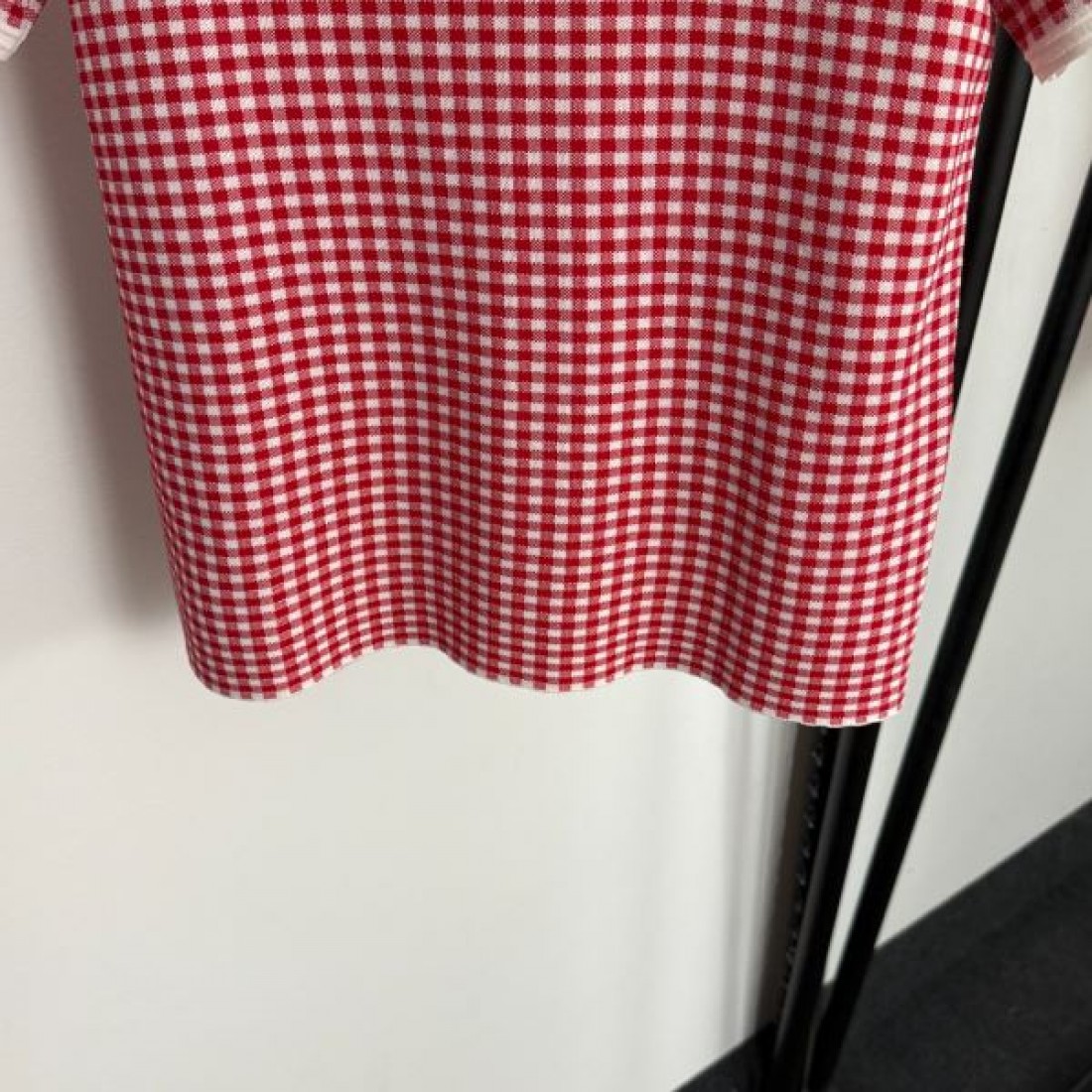  MIU MIU ミュウミュウ スーパーコピー 半袖 モダンでフェミニンなスタイル