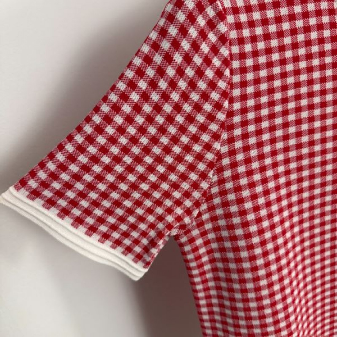  MIU MIU ミュウミュウ スーパーコピー 半袖 モダンでフェミニンなスタイル