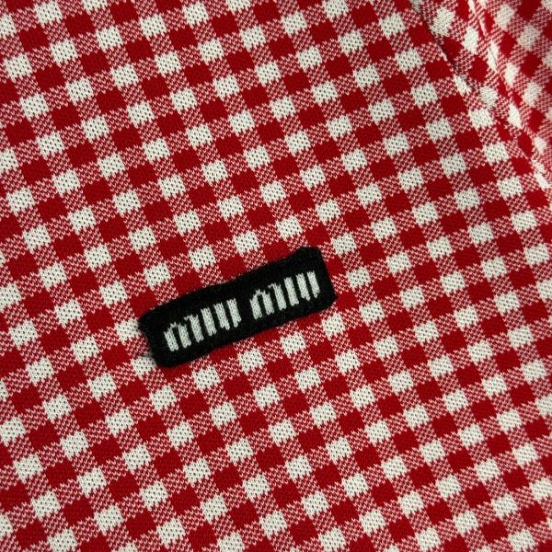  MIU MIU ミュウミュウ スーパーコピー 半袖 モダンでフェミニンなスタイル