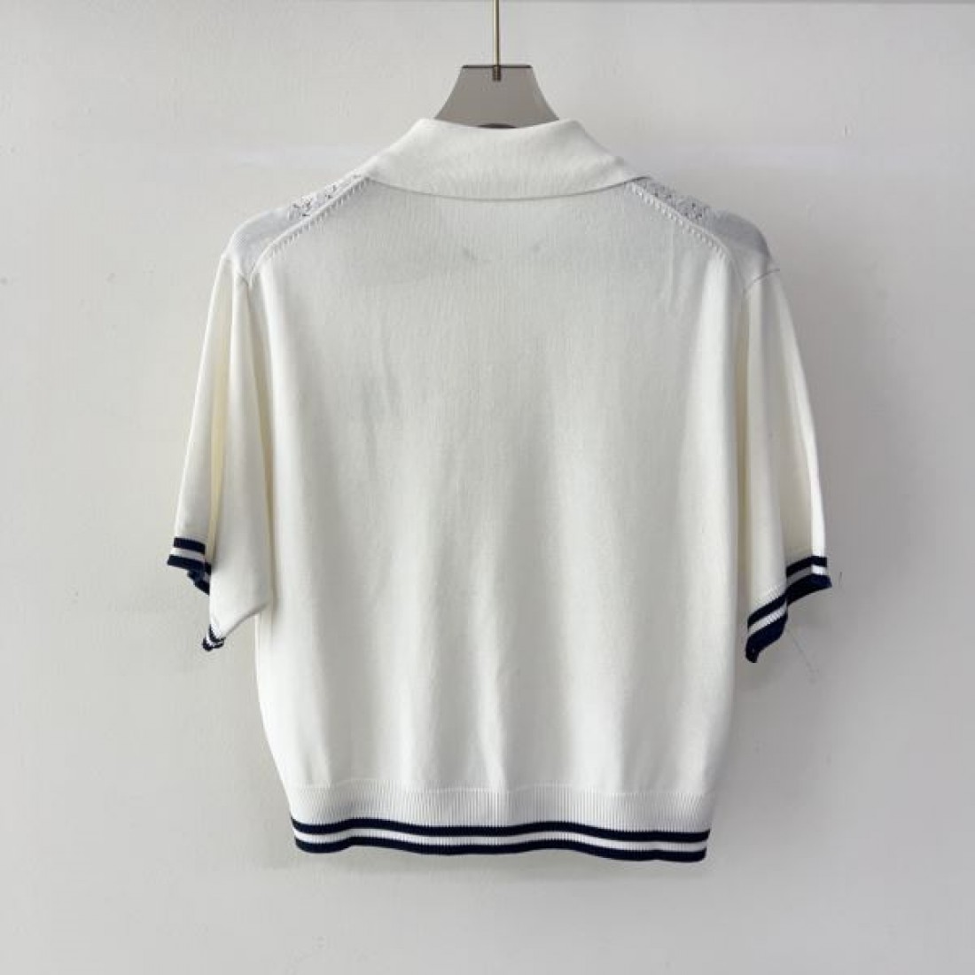 ミュウミュウ スーパーコピー 半袖 MIU MIU 可愛らしい魅力をプラス