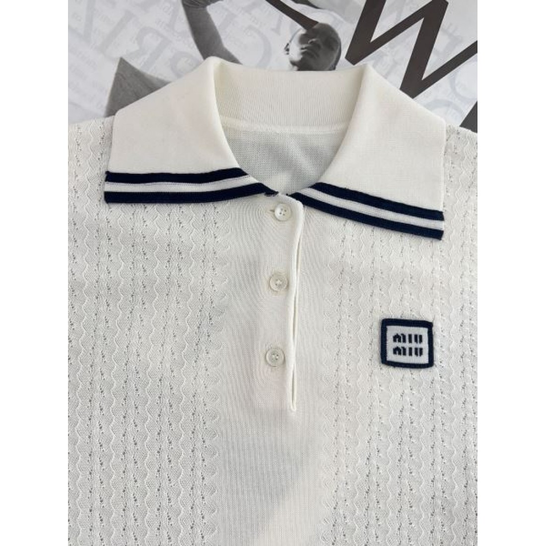 ミュウミュウ スーパーコピー 半袖 MIU MIU 可愛らしい魅力をプラス