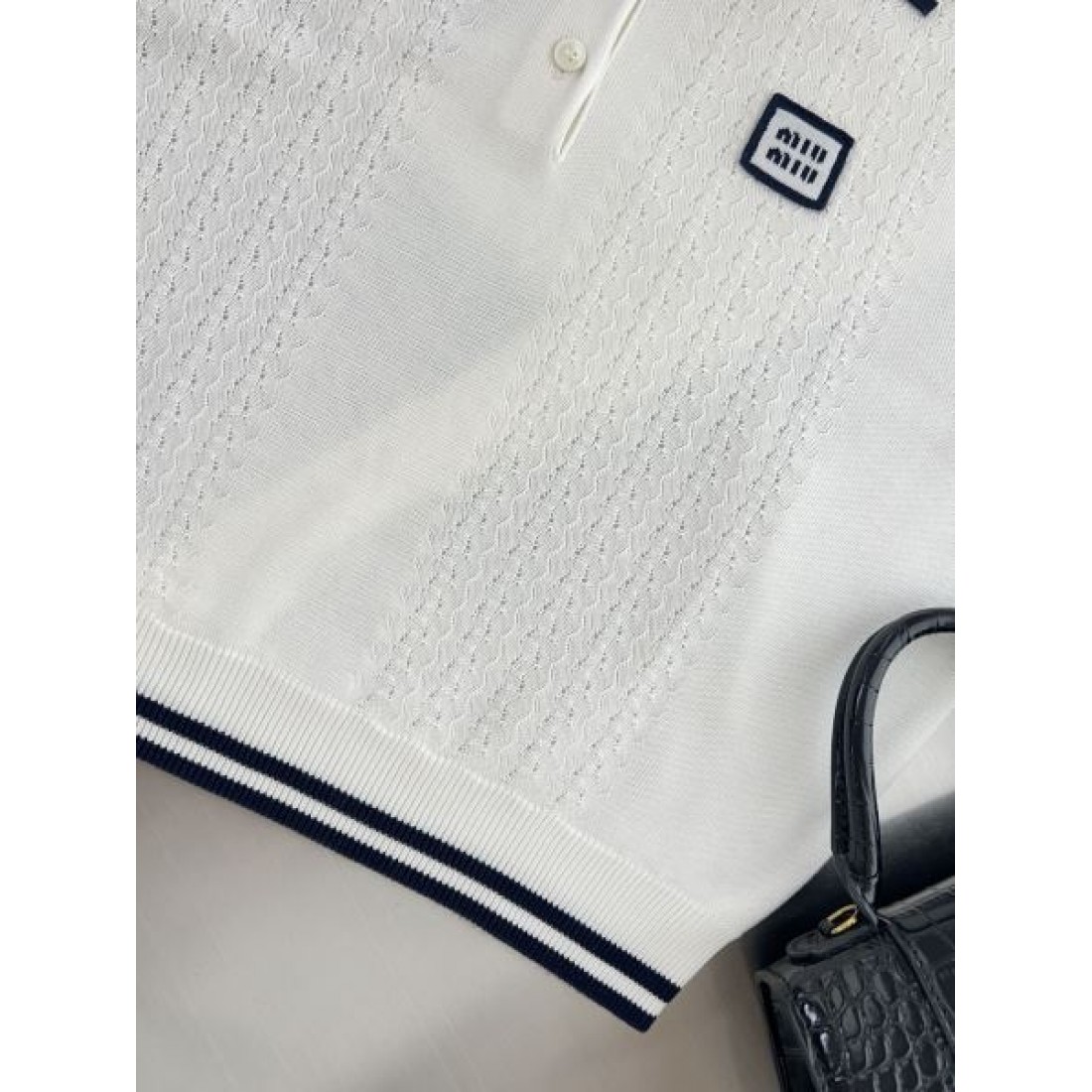 ミュウミュウ スーパーコピー 半袖 MIU MIU 可愛らしい魅力をプラス