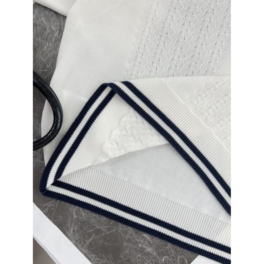 ミュウミュウ スーパーコピー 半袖 MIU MIU 可愛らしい魅力をプラス