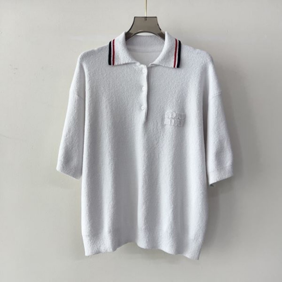 女性らしく華やかな MIU MIU ミュウミュウ スーパーコピー 半袖 エレガントに