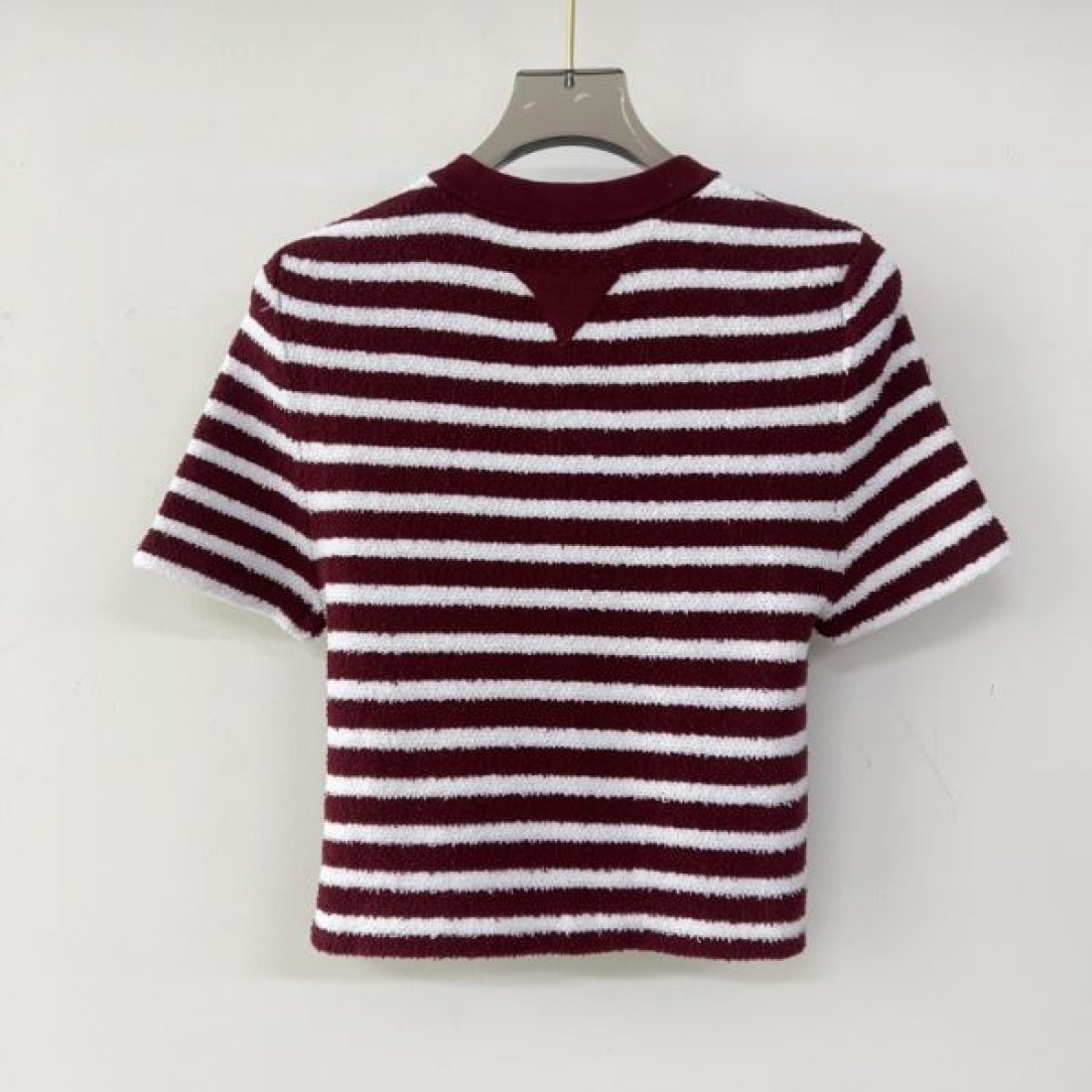  PRADA プラダ スーパーコピー 半袖 個性的でスタイリッシュなデザイン