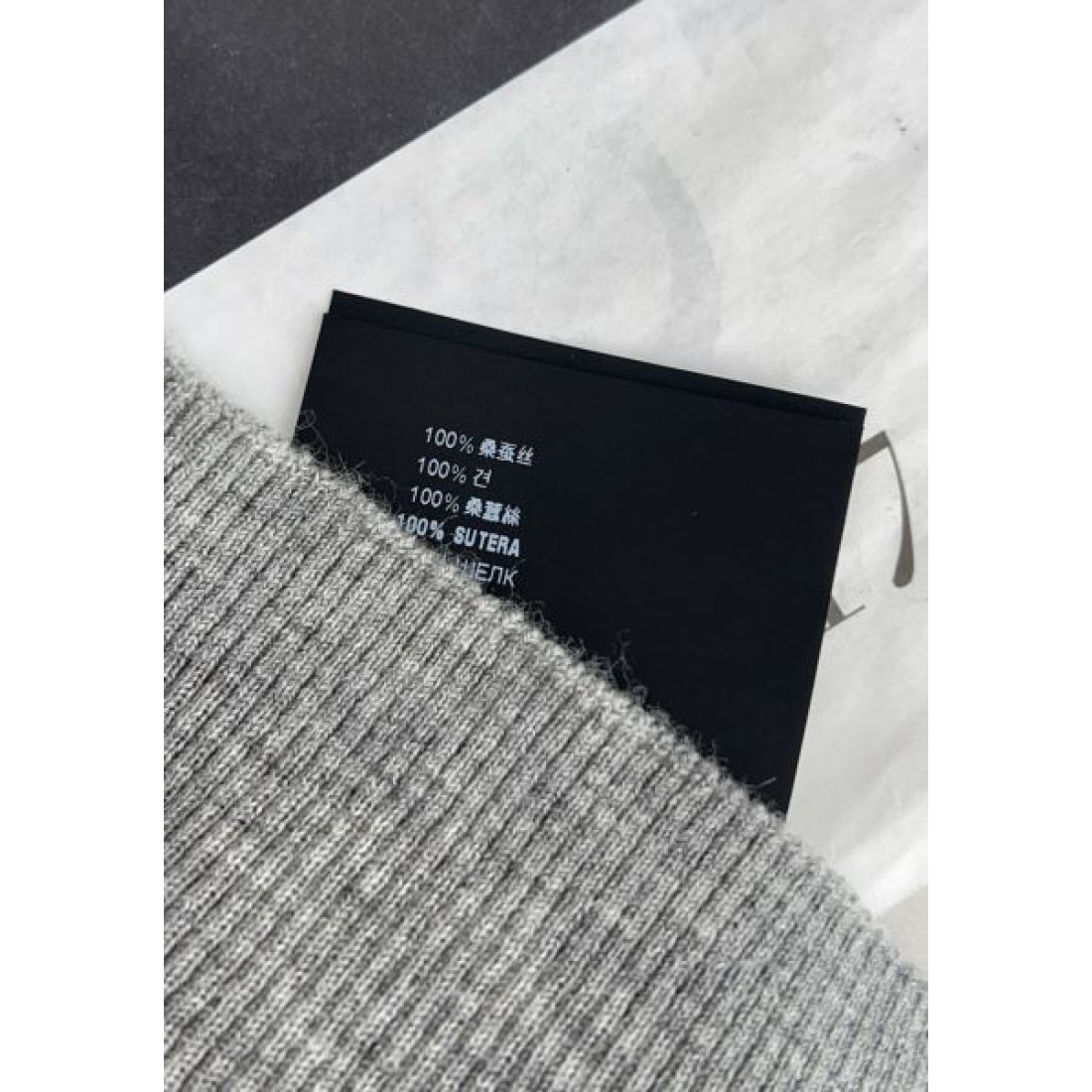 プラダ スーパーコピー 半袖 PRADA 上品かつ洗練された印象に