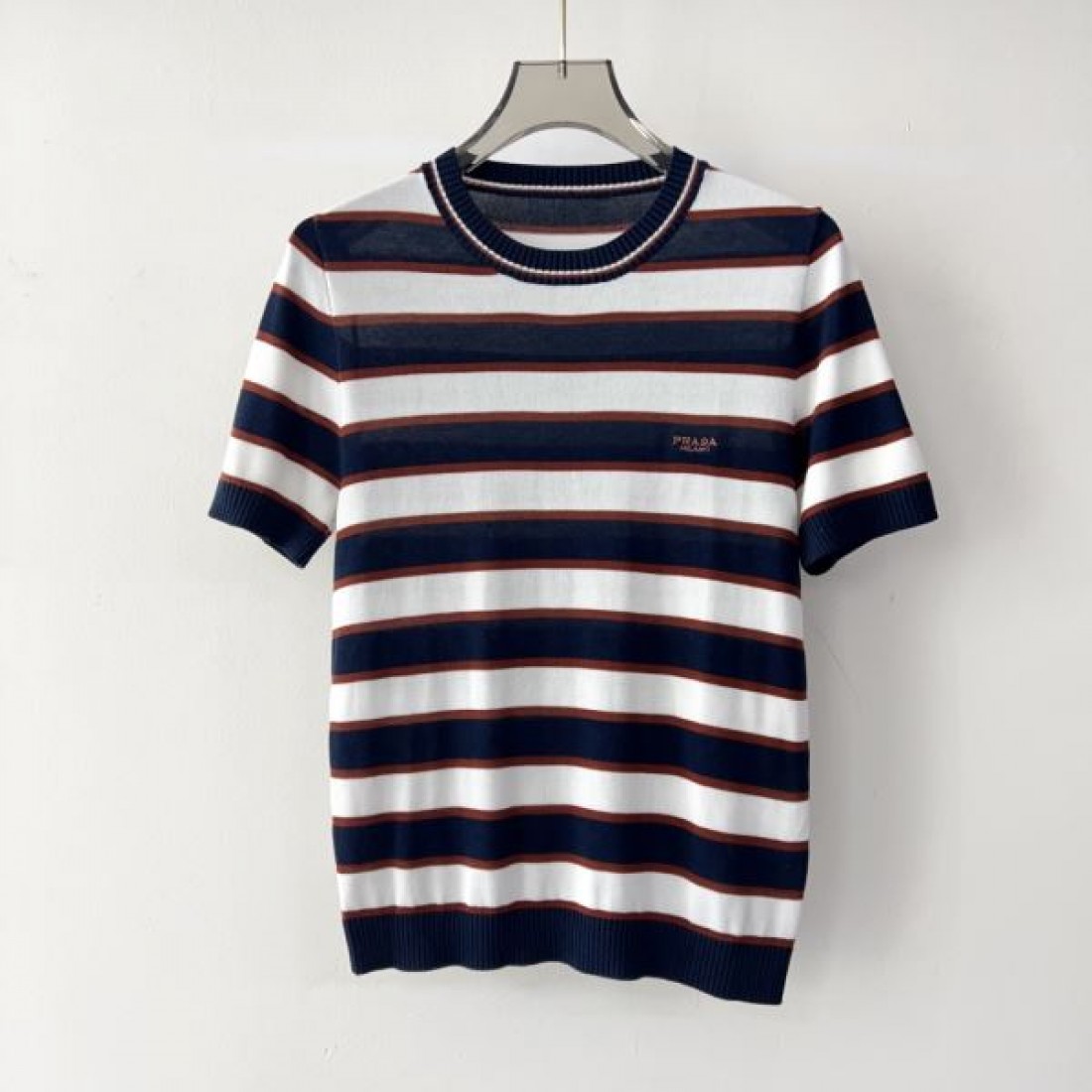 人気急上昇の PRADA プラダ スーパーコピー 半袖 クールで魅力的