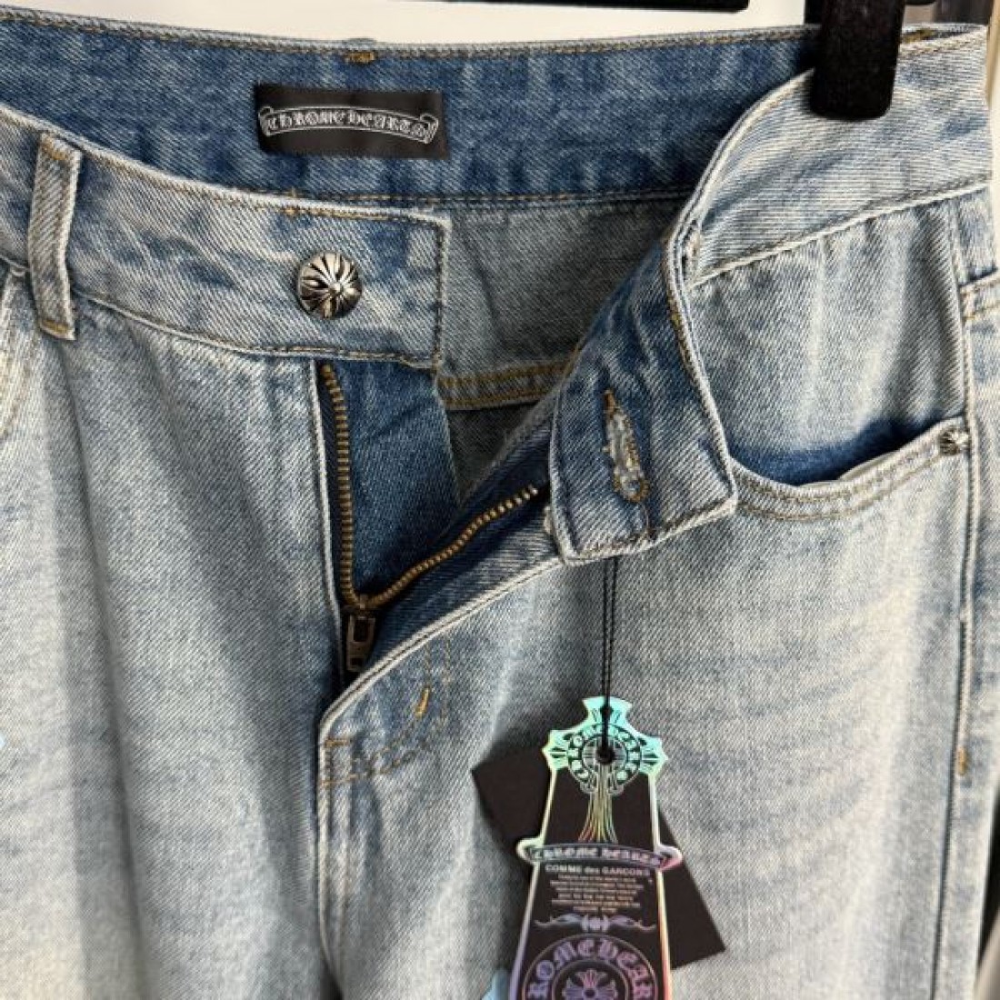 存在感抜群の CHROME HEARTS クロムハーツ コピー ジーンズ でワイルドに