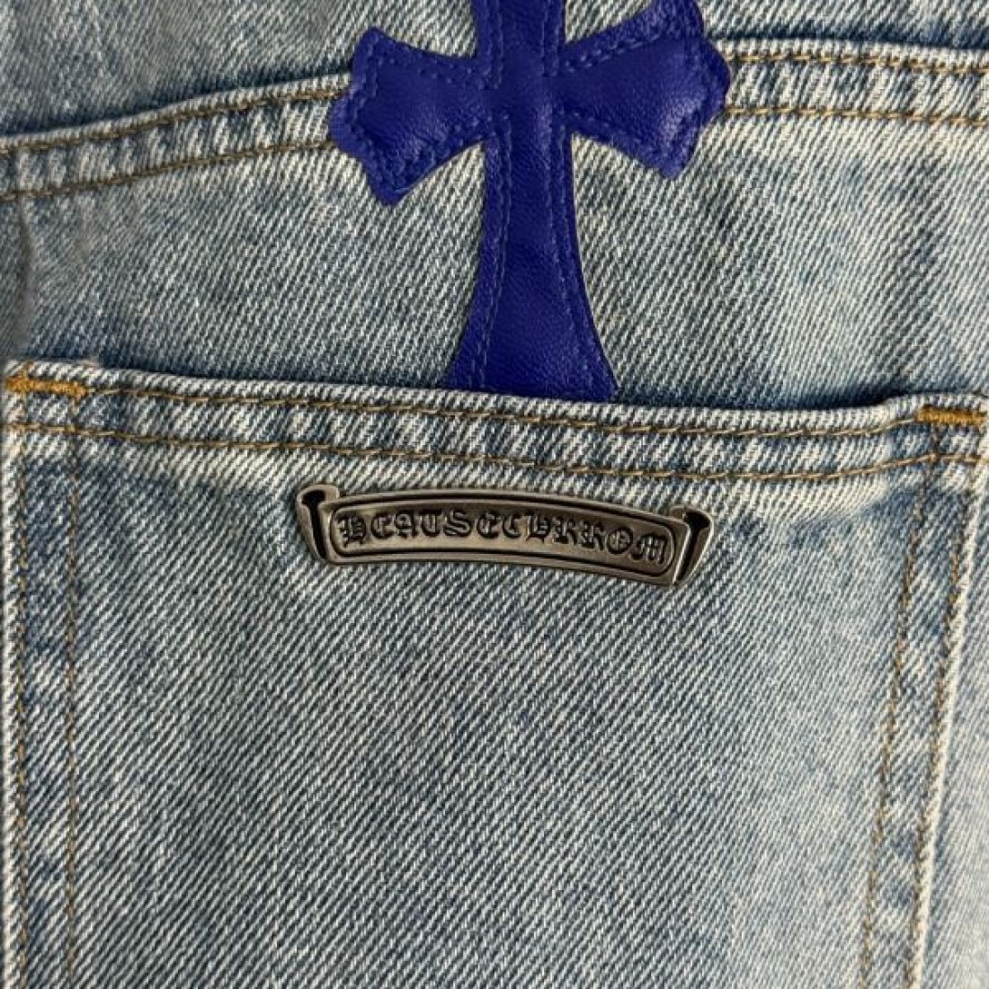 存在感抜群の CHROME HEARTS クロムハーツ コピー ジーンズ でワイルドに