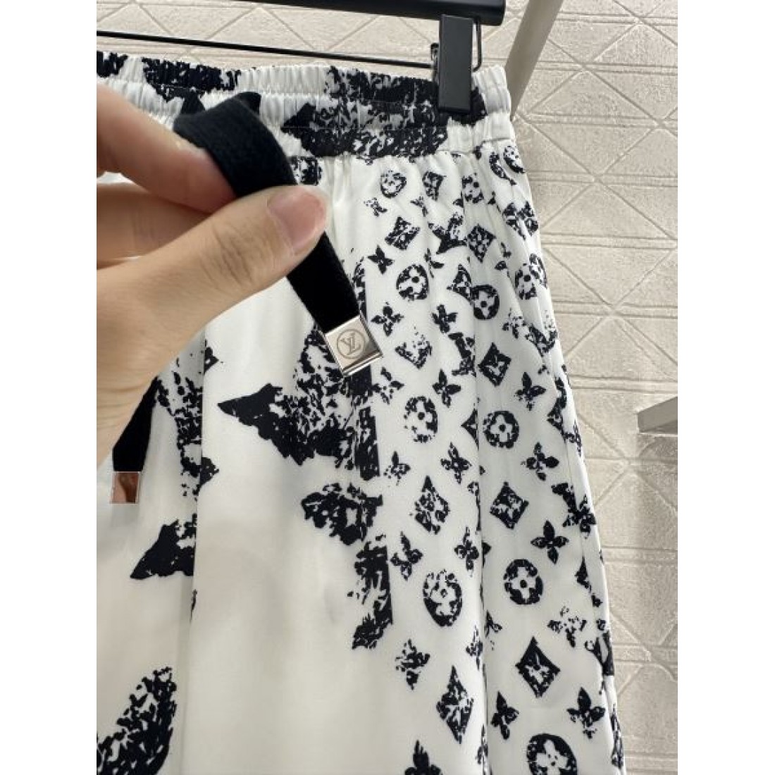 ファッション LOUIS VUITTON ルイヴィトン コピー ストレートパンツ 贅沢な雰囲気