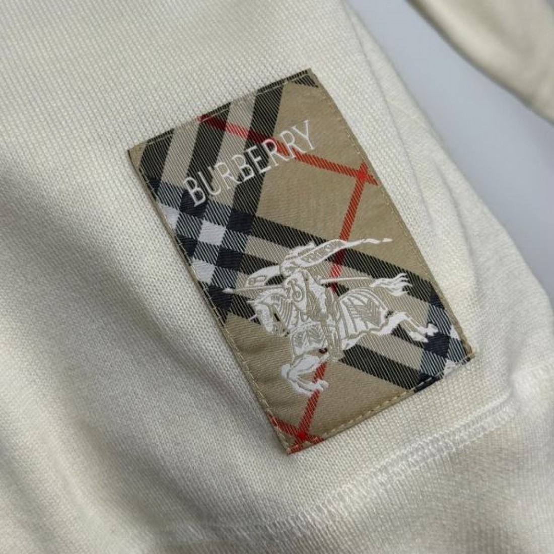 バーバリー BURBERRY コピー カーディガン エレガントで洗練された特別感