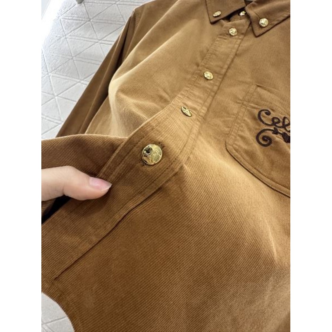 シンプルで大人っぽい CELINE コピー シャツ CELINE 上品な仕上がり
