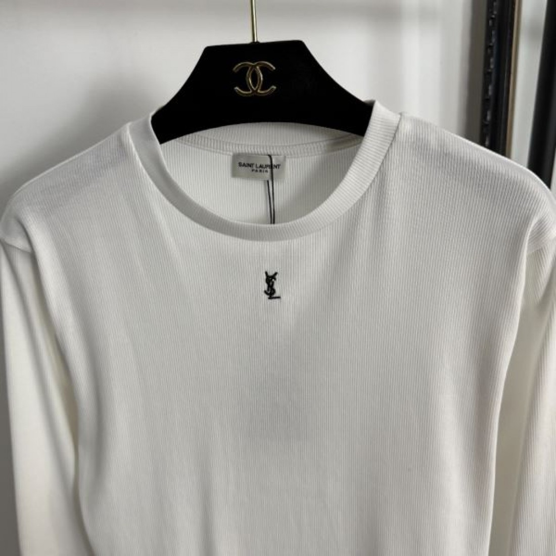 柔らかくラグジュアリーな 着心地の YSL イヴサンローラン コピー 長袖Tシャツ トレンド