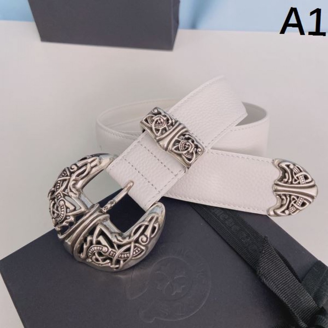 華やかで都会的な CHROME HEARTS クロムハーツ コピー ベルト 魅惑的な雰囲気